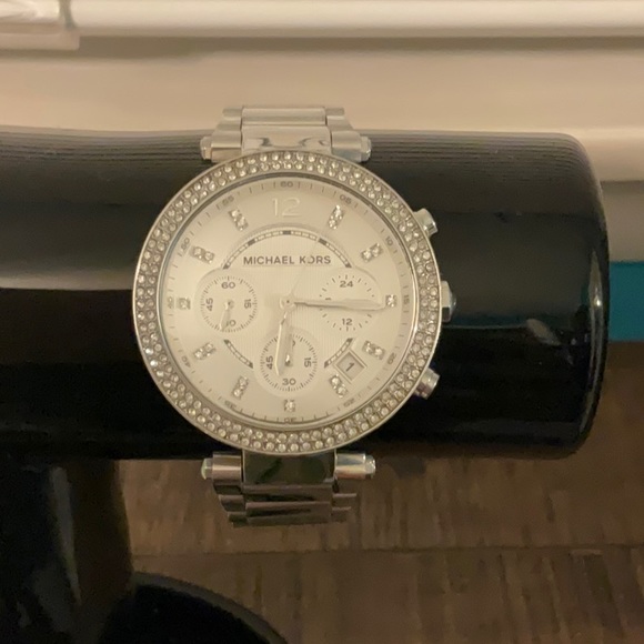 Michael Kors silver watch - Picture 4 of 5